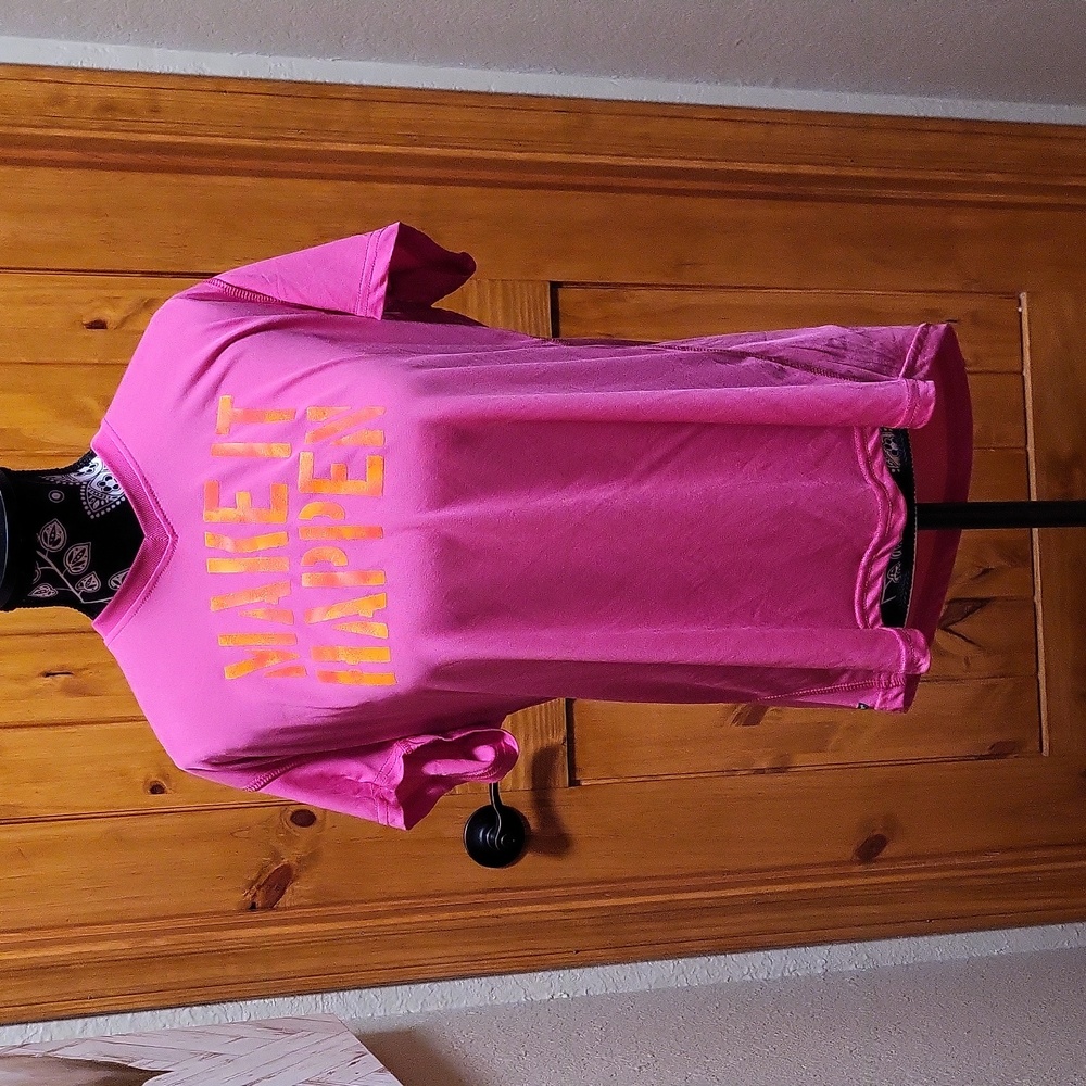 NWOT Semi Fitted Athletic tshirt. Size XL